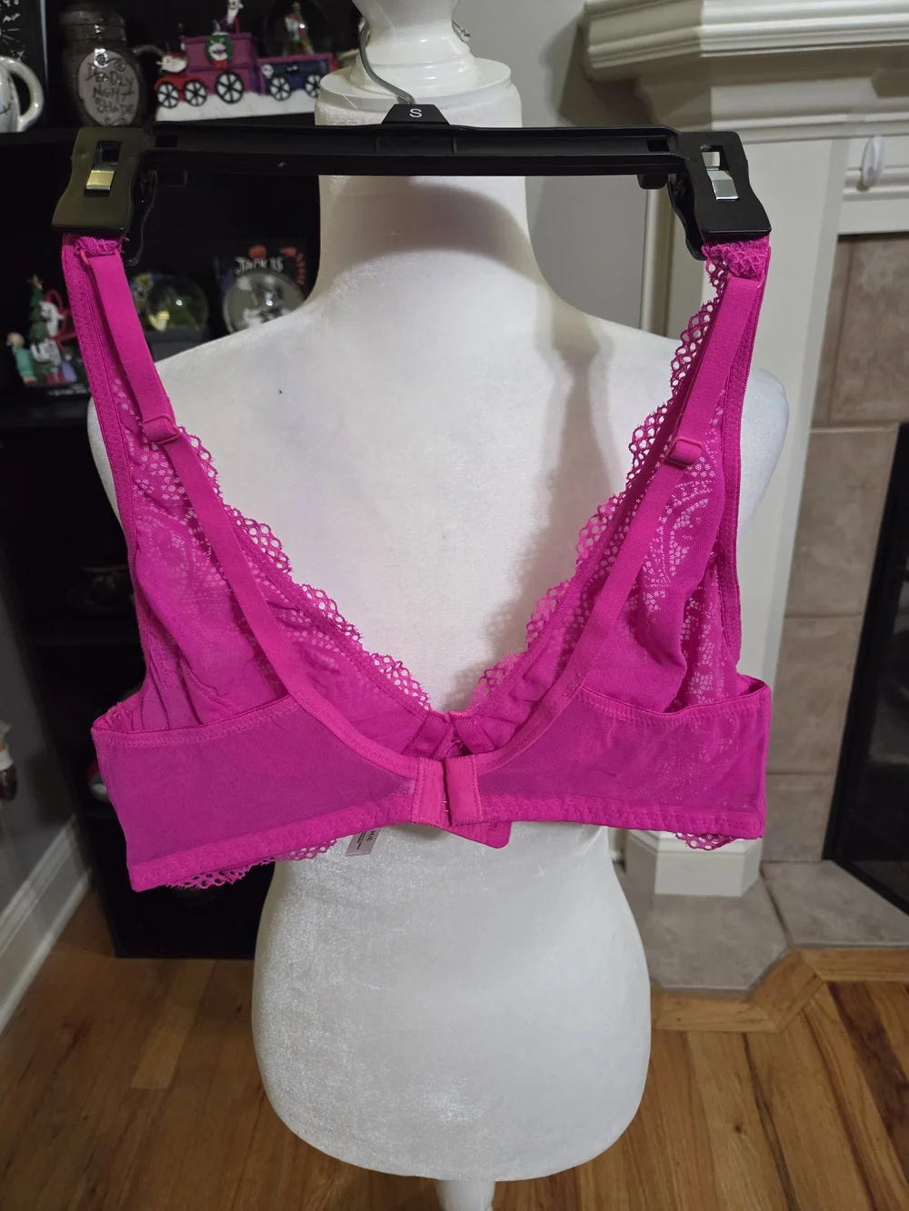 Ambrielle Lace Underwire Bra in Fuchsia
